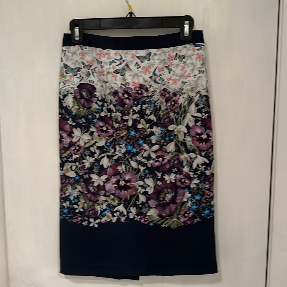 Beautiful Ted Baker pencil skirt. Floral pattern.  Ted size 2/US 4.
